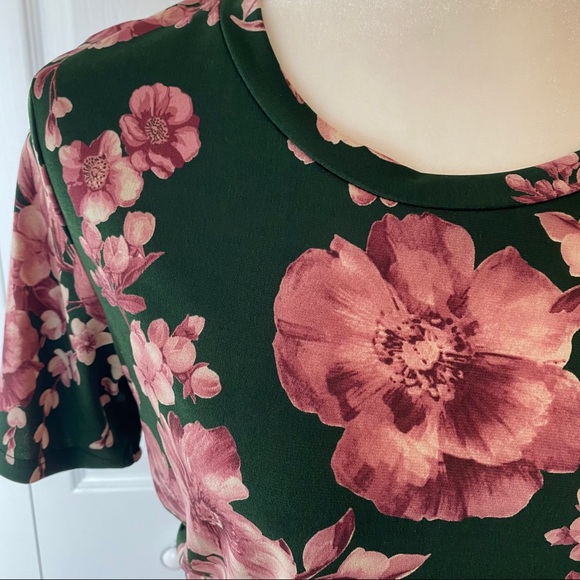 🔥SOLD🔥 Boutique Floral Rouched Midi Dress Green Pink S-L - Picture 4 of 15